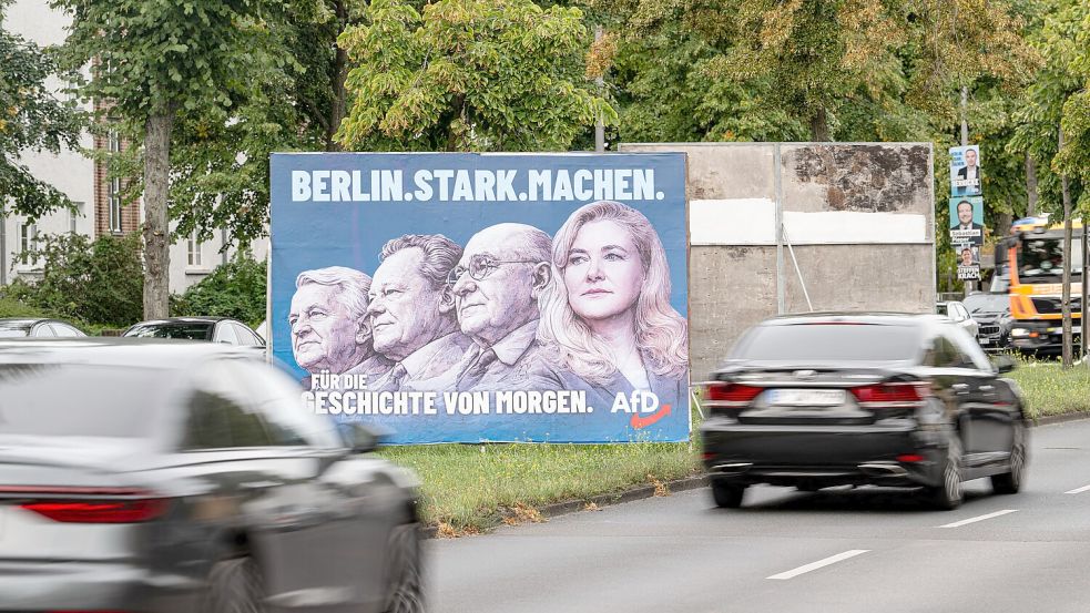 Dass ausgerechnet der ehemalige Bundeskanzler Willy Brandt, der wegen den Nationalsozialisten fliehen und seinen Namen ändern musste, für die AfD als Wahlkampfwerbung herhalten muss, ist absurd. Foto: dpa/Fabian Sommer