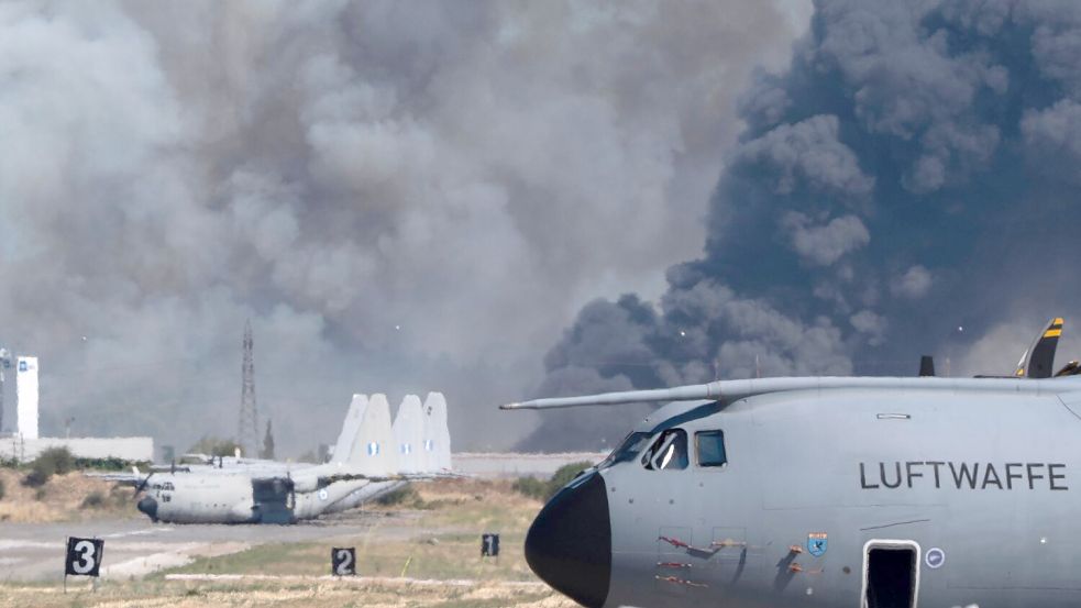 Ein gewaltiger Knall und dann dichter, schwarzer Rauch - so beschreiben Anwohner den Vorfall. Foto: Uncredited