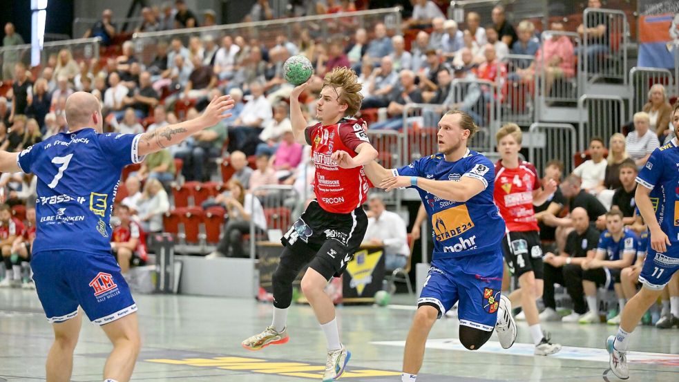 Der OHV-Spieler Lukas Meinke (Mitte) erzielte in Ahlen sechs Tore.
