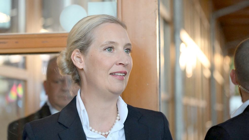 AfD-Chefin Alice Weidel gibt schnell die Linie vor: Wir haben einen Regierungsauftrag. Foto: Hendrik Schmidt/dpa