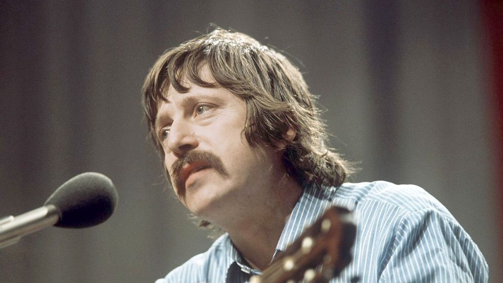 Nach einem Konzert in Köln wurde Wolf Biermann im November 1976 von der DDR ausgebürgert. (Archivbild) Foto: Hans Bertram/dpa