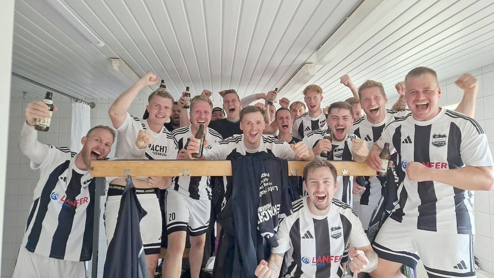 Plaggenburg feierte den Coup auf der Insel Borkum schon in der Kabine. Foto: privat