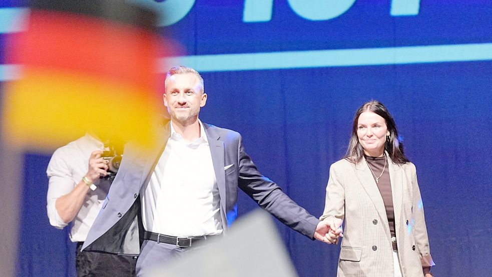 Julia Siegmund feiert den Wahlsieg bei der AfD-Wahlparty im „Alten Theater“ Magdeburg. Foto: dpa/Michael Kappeler