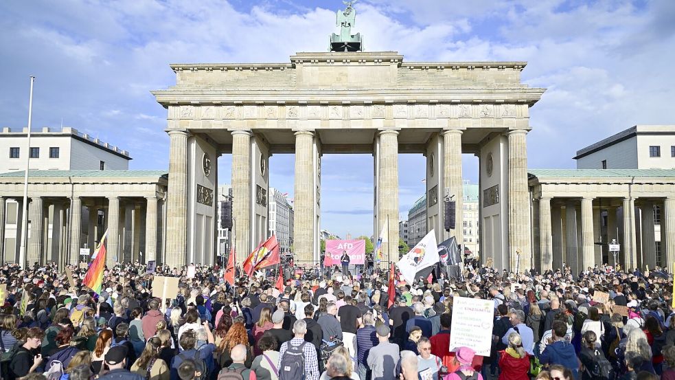 Am Montag demonstrierten in Berlin Menschen gegen die AfD. Foto: Fabian Sommer/dpa