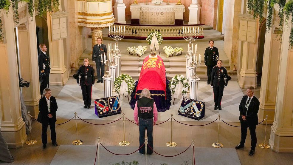 Noch befindet sich der Sarg von König Harald V. in der Schlosskapelle in Oslo. (Archivbild) Foto: Fredrik Varfjell/NTB/dpa