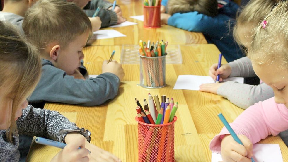 Kinder malen in einem Kindergarten. Foto: Pixabay