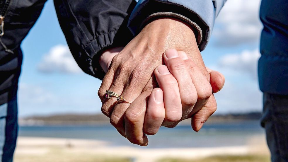 Die meisten Menschen wählen eine Partnerin oder einen Partner mit gleichem Bildungsniveau. (Symbolbild) Foto: Axel Heimken