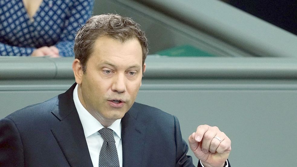 Klingbeil zieht eine rote Linie für Reformen. Foto: Kay Nietfeld/dpa