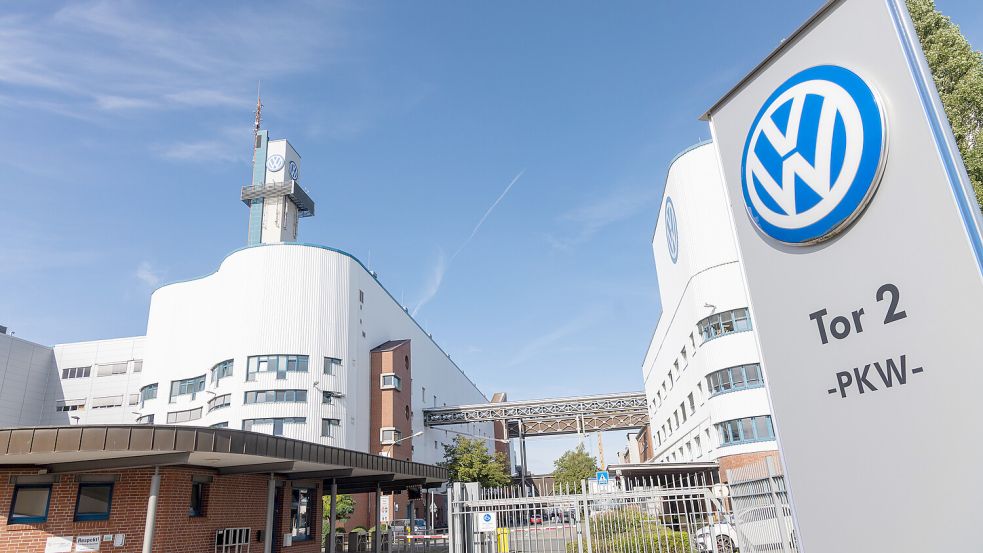 Eine Mehrheit führender Kommunalpolitiker aus Osnabrück beschreibt es als gut und wichtig, dass jetzt Nachfolger für die Volkswagen AG gefunden worden sind, die Mitte 2027 die Gebäude und Hallen an der Karmannstraße im Fledder räumen wird. Foto: André Havergo