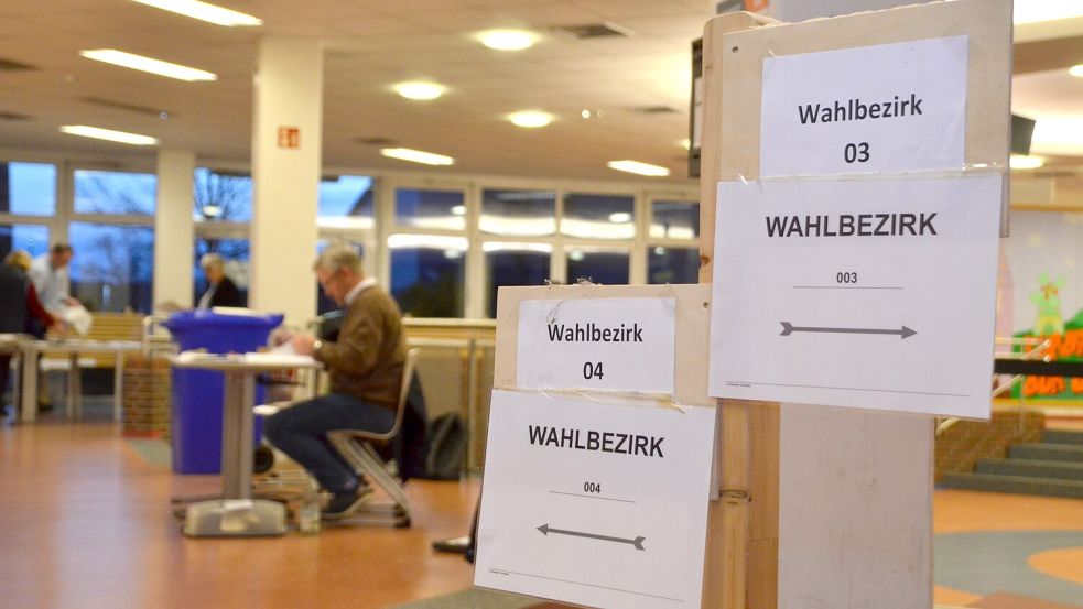 Blick in das Wahllokal der IGS Ihlow, das barrierefrei zugänglich ist. Foto: Archiv/Christin Wetzel