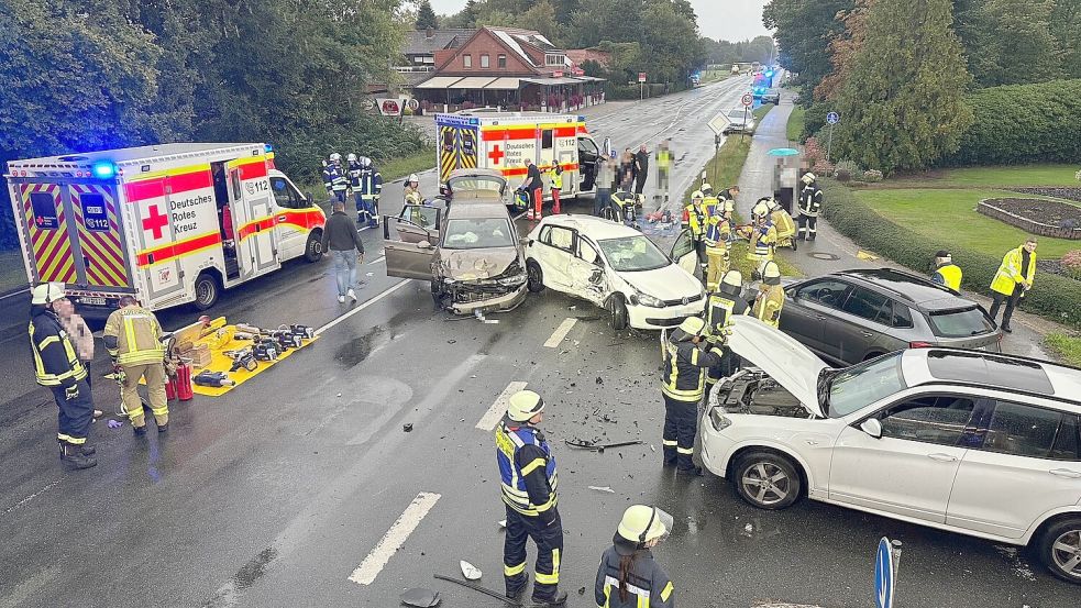Einsatzkräfte sind am Dienstagabend zu einem Unfall in Selverde ausgerückt. Foto: Feuerwehr Uplengen