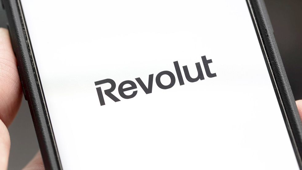 Die britische Bank Revolut hat keine Filialen, bietet aber hohe Zinsen - und wird höher bewertet als die Deutsche Bank (Archivbild) Foto: Fernando Gutierrez-Juarez/dpa