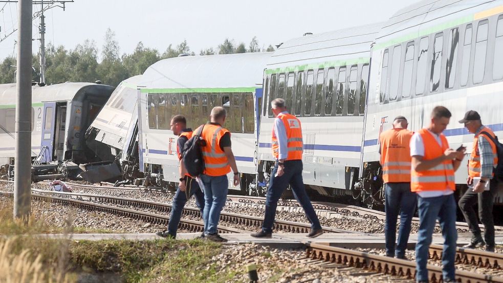 Beim Zusammenprall eines Lasters mit einem Zug in Polen ist eine Frau gestorben. Foto: Leszek Szymanski