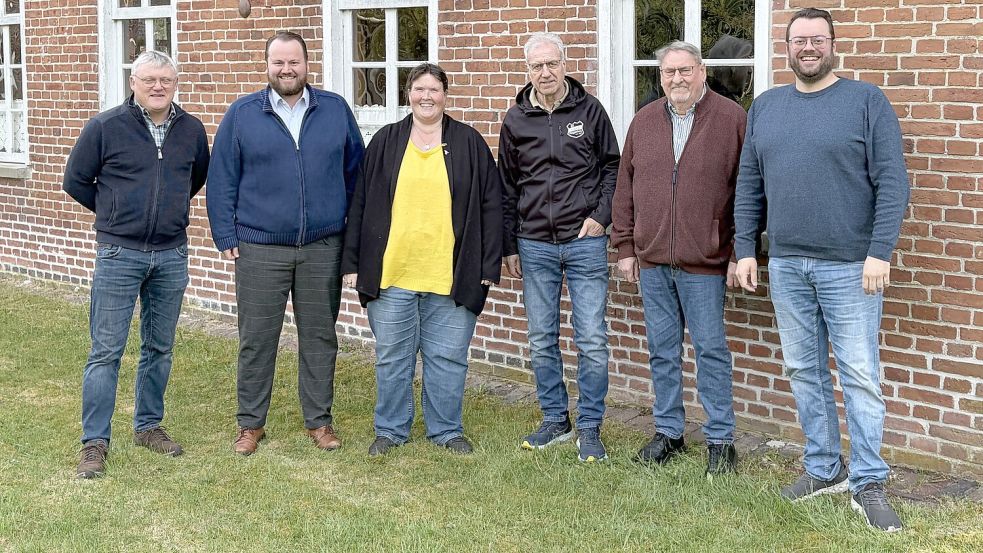 Ralf Tjardes (von links), Christian Friedrichs, Yvonne Scherf, Dieter Friedrichs, Wolfgang Kahmann und Thorsten Friedrichs freuen sich auf die 250-Jahr-Feier. Foto: privat