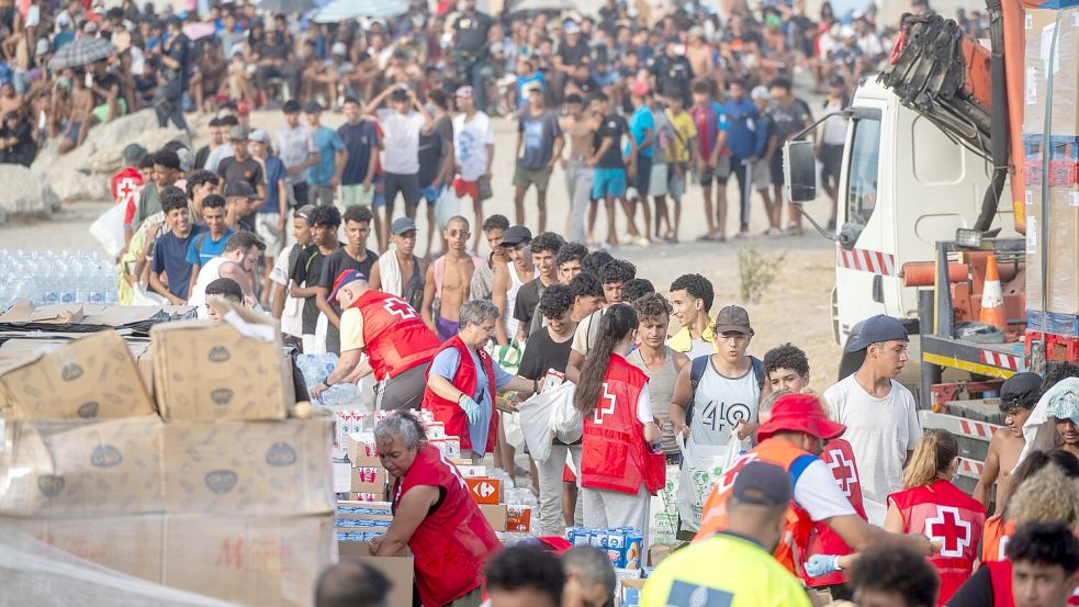 Die meisten Migranten kehrten bald freiwillig zurück, aber Tausende halten sich noch in Ceuta auf. (Archivbild) Foto: Marcos Moreno/EUROPA PRESS/dpa