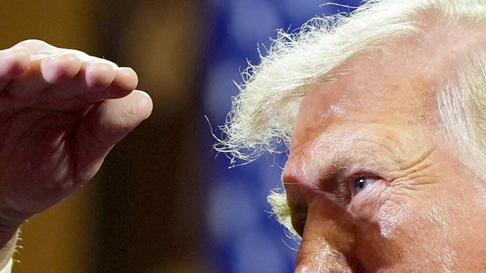 Trump arbeitet gerne mit Feindbildern - aktuell oft im Fokus: „Kommunisten“. (Archivbild) Foto: Julia Demaree Nikhinson