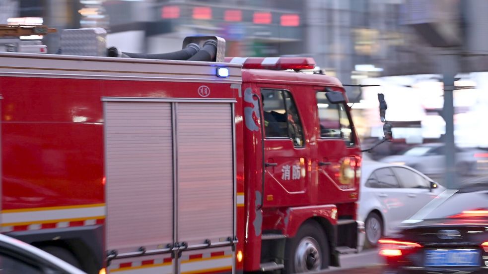In der chinesischen Hafenstadt Qingdao ist auf einem Frachter ein Brand ausgebrochen. (Symbolbild) Foto: Johannes Neudecker/dpa