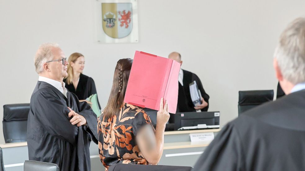 Die Angeklagte sagt im Prozess im Fall Fabian vor Gericht aus. Foto: Bernd Wüstneck