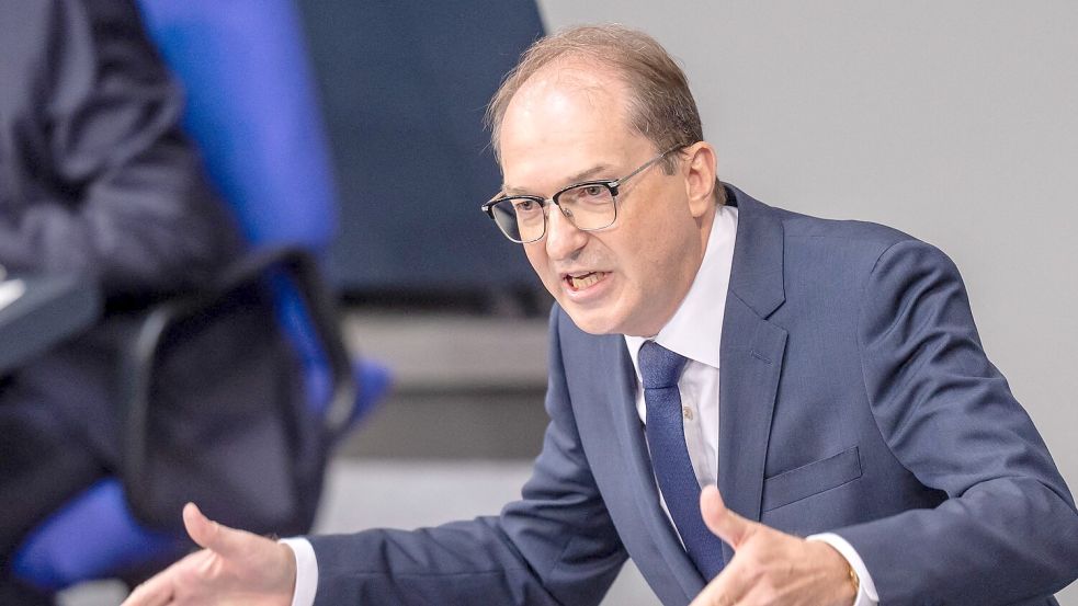Innenminister Alexander Dobrindt rechnet mit weiteren hybriden Angriffen auf Ziele in Deutschland. Foto: Michael Kappeler/dpa