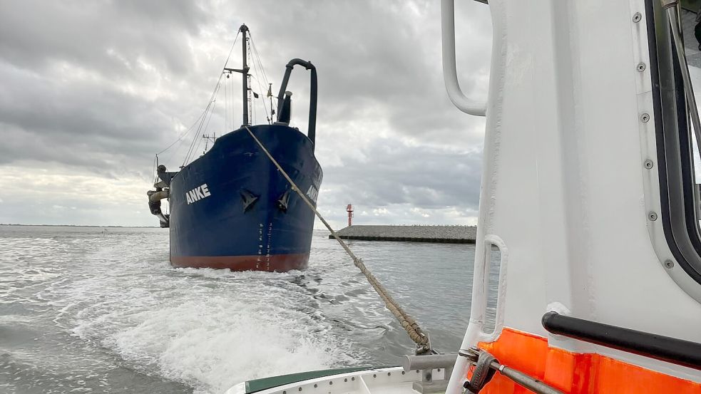 Die „Anke“ wurde von den Seenotrettern abgeschleppt. Foto: Die Seenotretter – DGzRS