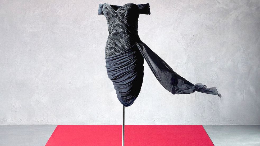 Das sogenannte Rachekleid der verstorbenen Lady Di kommt unter den Hammer in New York. Foto: ---