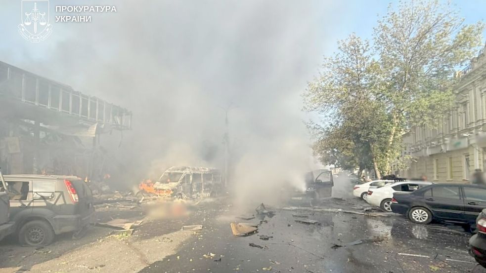 Der russische Angriff traf unter anderem einen Supermarkt. Foto: ---/ukrainische Staatsanwaltscha
