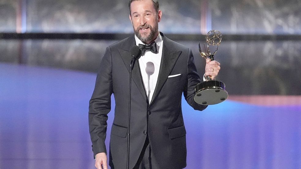 Noah Wyle ist nominiert für einen Emmy für seine Leistung in der Krankenhausserie „The Pitt“. Foto: Chris Pizzello/Invision/dpa