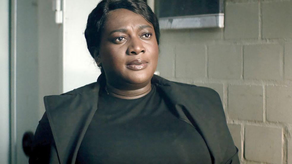 Thelma Buabeng spielt in „Die Polizistin und die Todesstille“ die BKA-Fallanalytikerin Gloria Acheampong. Foto: Studio Zentral