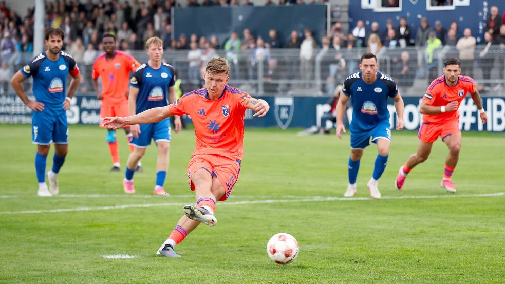 Luc Ihorst brachte Kickers Emden gegen den SSV Jeddeloh mit einem Doppelpack auf die Siegerstraße. Foto: Jens Doden/Emden