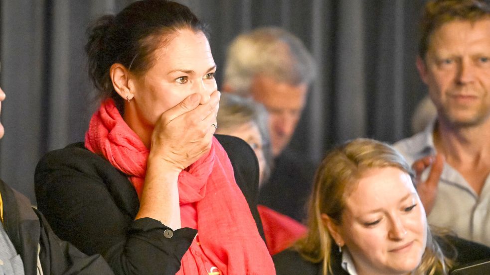Sie konnte es selbst wohl kaum fassen: Sarah Buss wird im ersten Wahlgang Bürgermeisterin von Aurich. Foto: Stephan Friedrichs