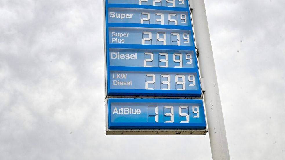 Tanken wird immer teurer - Benzin ist bereits auf einem Rekordhoch, nun ist auch Diesel nicht mehr weit entfernt. (Archivbild) Foto: Bernd Weißbrod