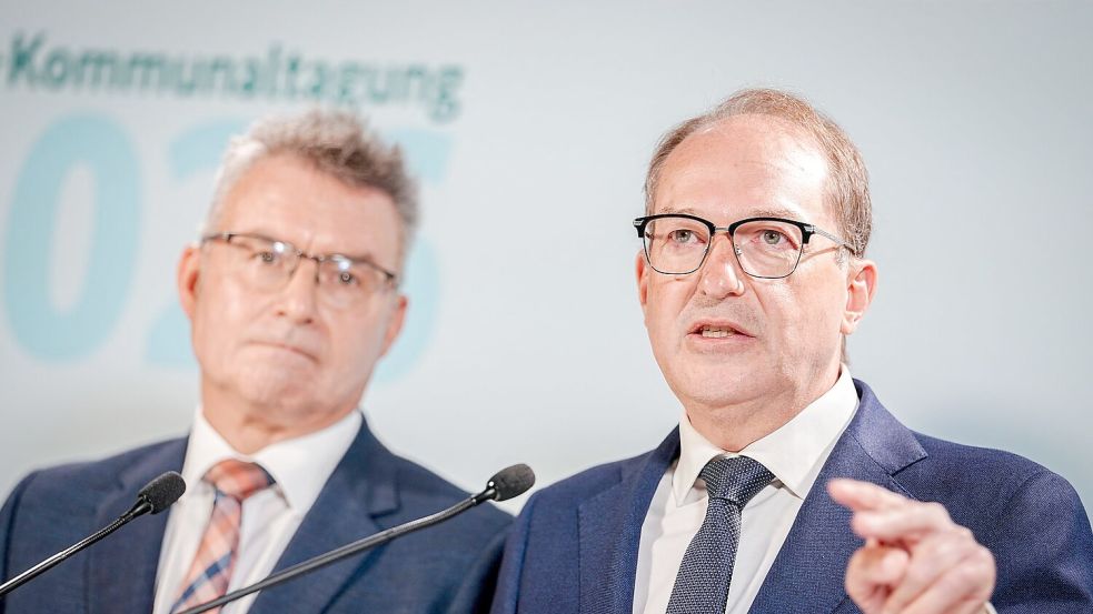 Der Präsident des Deutschen Landkreistages, Achim Brötel, sagt: „Die Kommunen sind mit ihren Feuerwehren, Rettungsdiensten, Krankenhäusern, Leitstellen und Katastrophenschutzbehörden das operative Rückgrat der zivilen Verteidigung.“ Foto: Kay Nietfeld/dpa