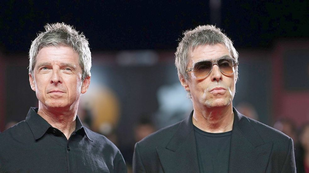 Oasis-Fans in Deutschland können den Brüdern Liam und Noel Gallagher bald wieder zujubeln. (Archivbild) Foto: Scott A Garfitt