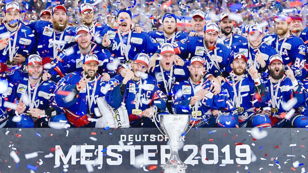 Viele DEL-Trainer sehen das Ende der Titel-Durststrecke für die Adler Mannheim gekommen. (Archiv) Foto: Uwe Anspach