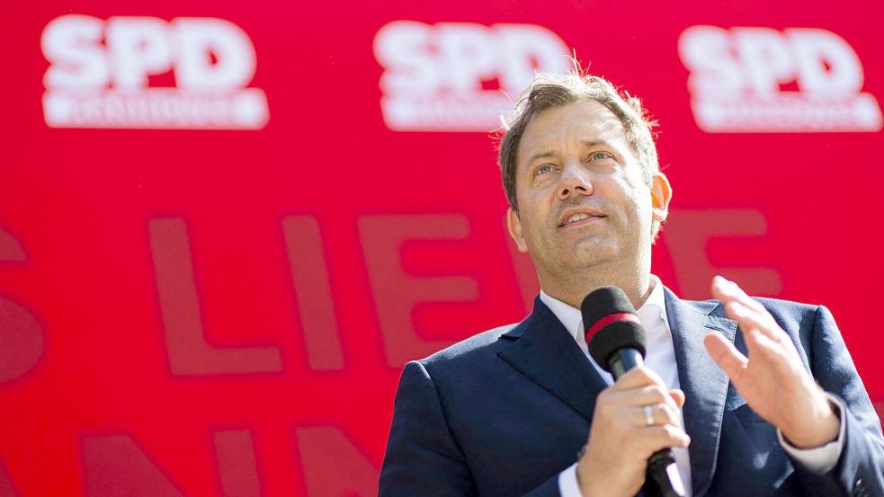 Finanzminister Klingbeil will eine Extra-Steuer. (Archivbild) Foto: Michael Matthey
