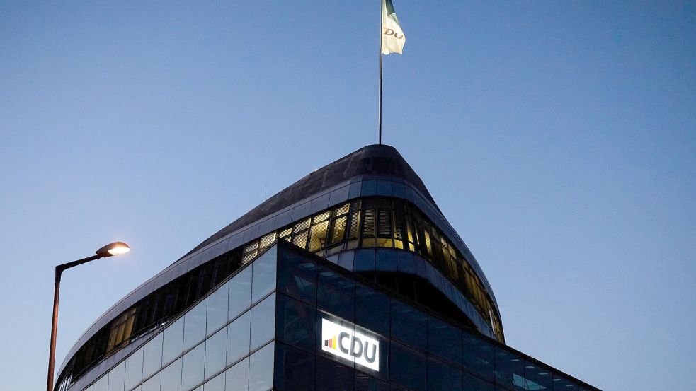 CDU und CSU fallen in der aktuellen YouGov Sonntagsfrage auf ein neues Tief. (Symbolbild) Foto: Christoph Soeder/dpa