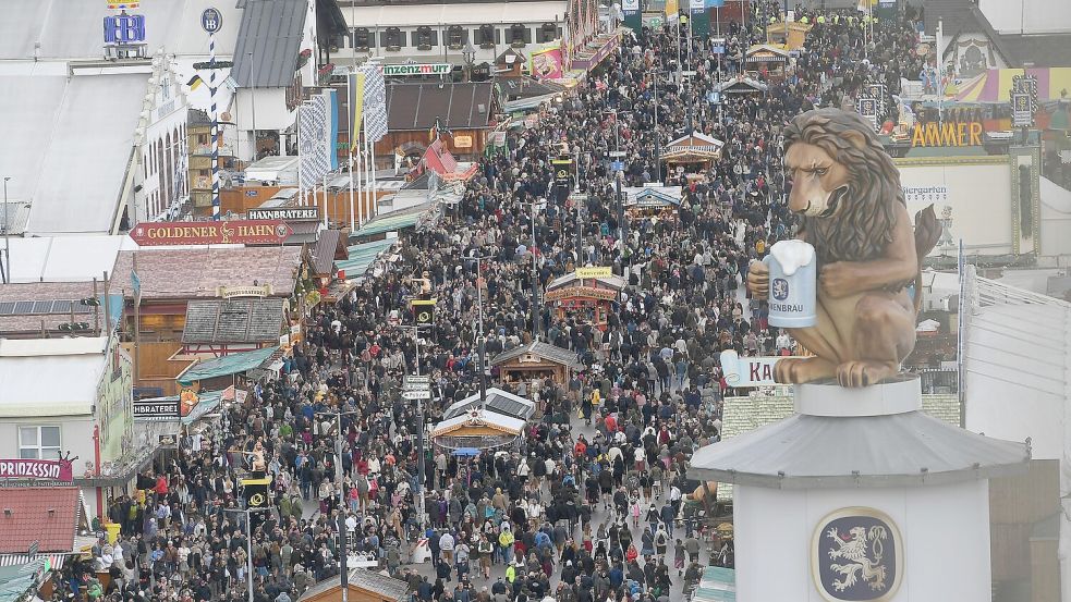 Im vergangenen Jahr kam es kurzzeitig zur Überfüllung des Festgeländes. (Archivbild) Foto: Felix Hörhager