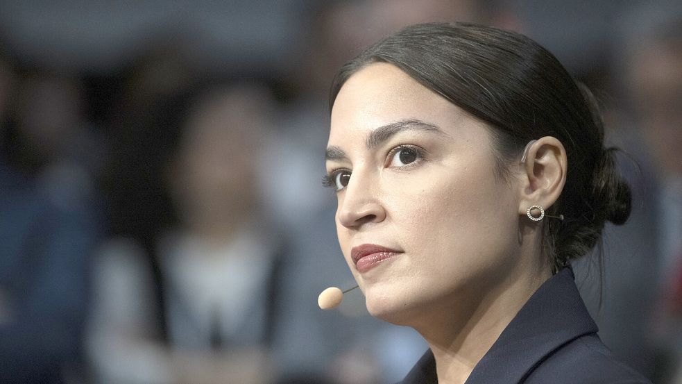 Irgendwann verschwanden die Personalpronomen (she/her) von ihrem X-Account: Alexandria Ocasio-Cortez vollzieht einen ideologischen Wandel. Foto: dpa/Mirijan Murat