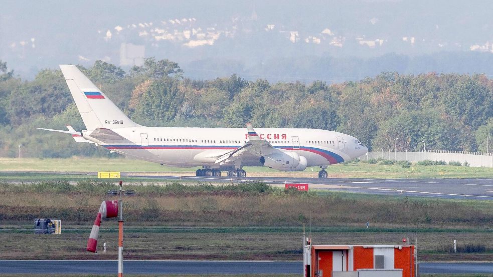 In Russland registrierte Flugzeuge dürfen wegen der Sanktionen im Kontext des Ukraine-Kriegs eigentlich nicht mehr in EU-Staaten fliegen. Foto: Jan Ohmen/dpa