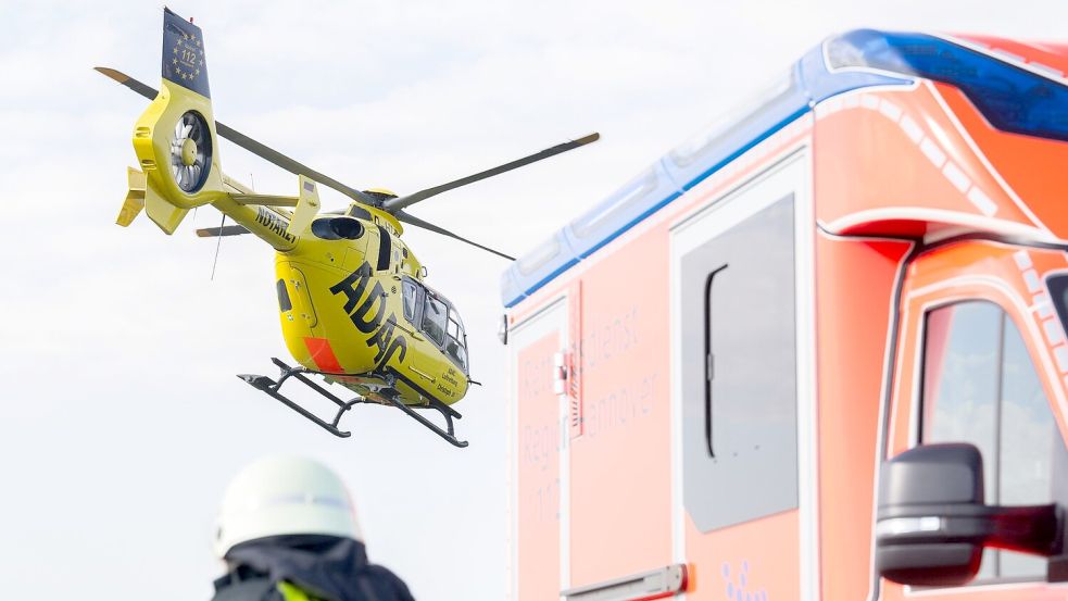 Die Mutter und die Tochter kommen mit schweren Verletzungen in ein Krankenhaus. (Symbolbild) Foto: Julian Stratenschulte