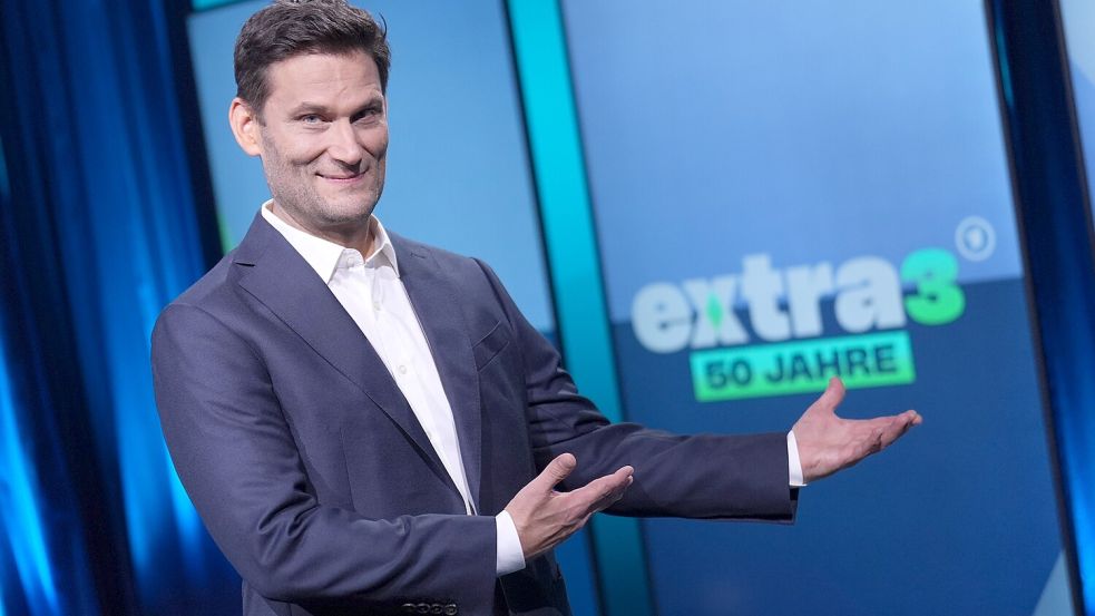 Christian Ehring führt durch die Satiresendung „Extra 3“. Nicht mit allen verhonepiepelnden Beiträgen ist er im Nachhinein zufrieden. Foto: dpa/Marcus Brandt