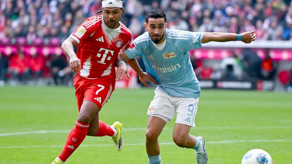 Serge Gnabry (l) könnte sein Comeback geben. (Archivbild) Foto: Sven Hoppe