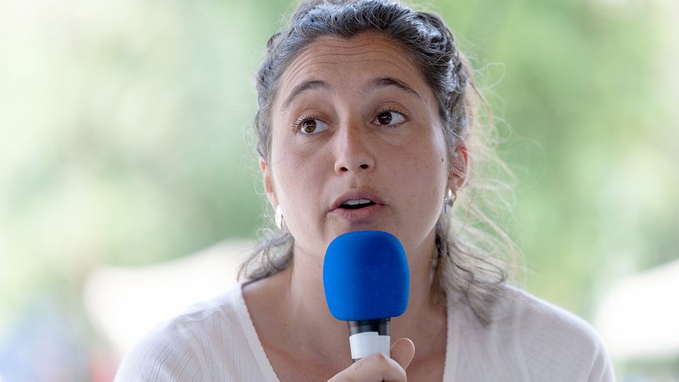 Die französische Autorin Adèle Yon erforscht in ihrem Buch die Geschichte ihrer Urgroßmutter Elisabeth. Sie spricht von patriarchalem Machtmissbrauch und ist überzeugt, dass es ihn noch heute gibt. Foto: IMAGO/Lafargue Raphael/ABACA