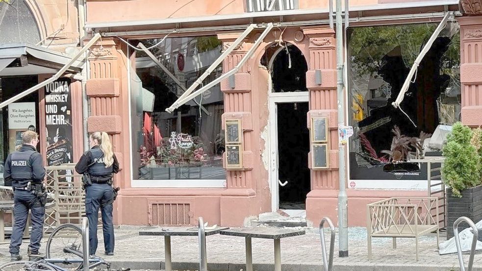 Großen Schaden richtete die Explosion an der Zeil in Frankfurt an. Foto: Mike Seeboth/dpa