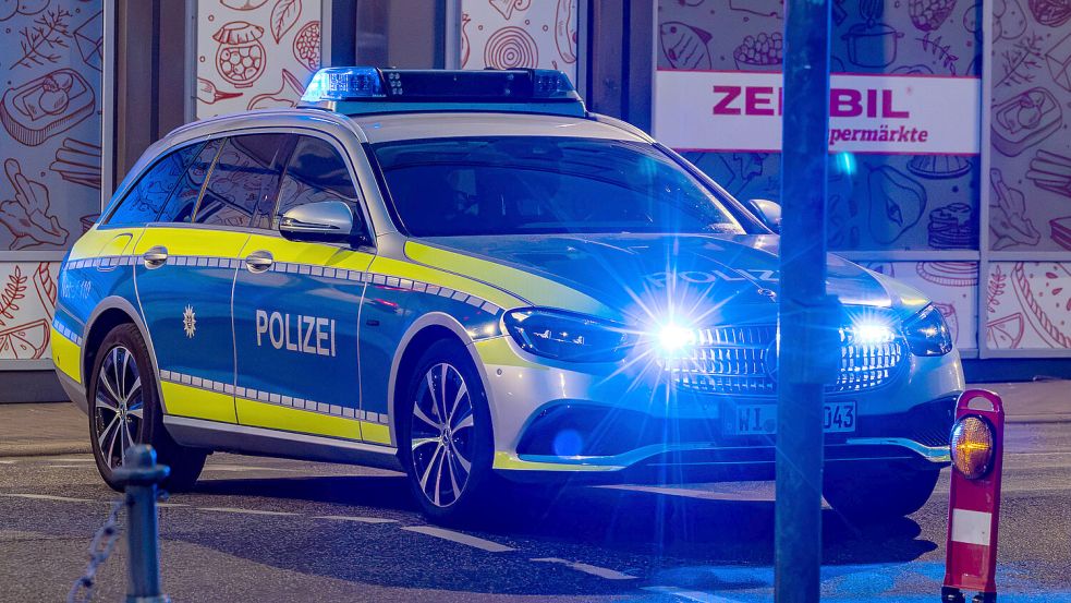 Ein Mann soll in Hamburg seine 34-jährige Ehefrau in ihrer Wohnung getötet haben. Foto: IMAGO/Richie Sanders