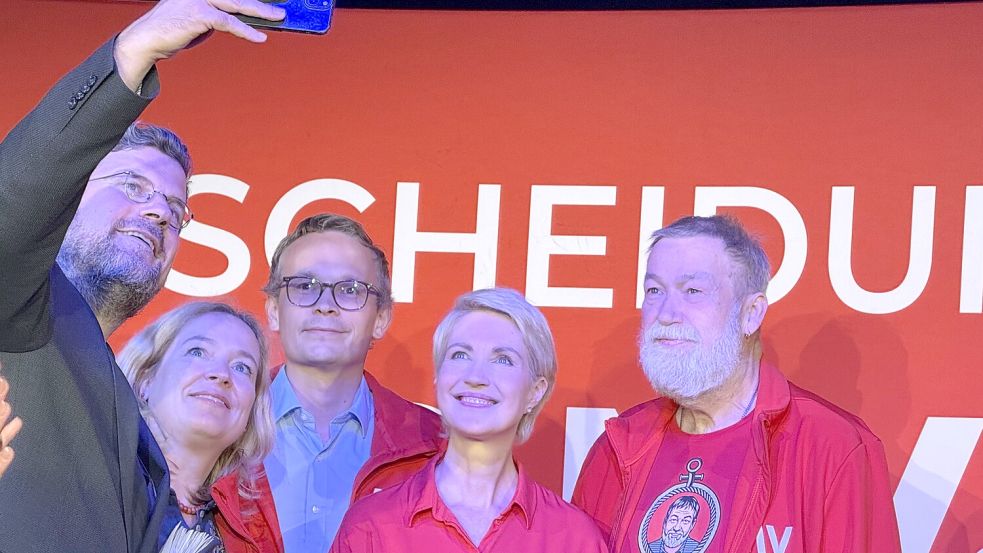 Manuela Schwesig bei einem Wahlkampfauftritt am Montag in Rostock. Ihre SPD liegt in Umfragen vor der Landtagswahl am Sonntag zwei bis drei Punkte hinter der AfD. Foto: Tobias Schmidt