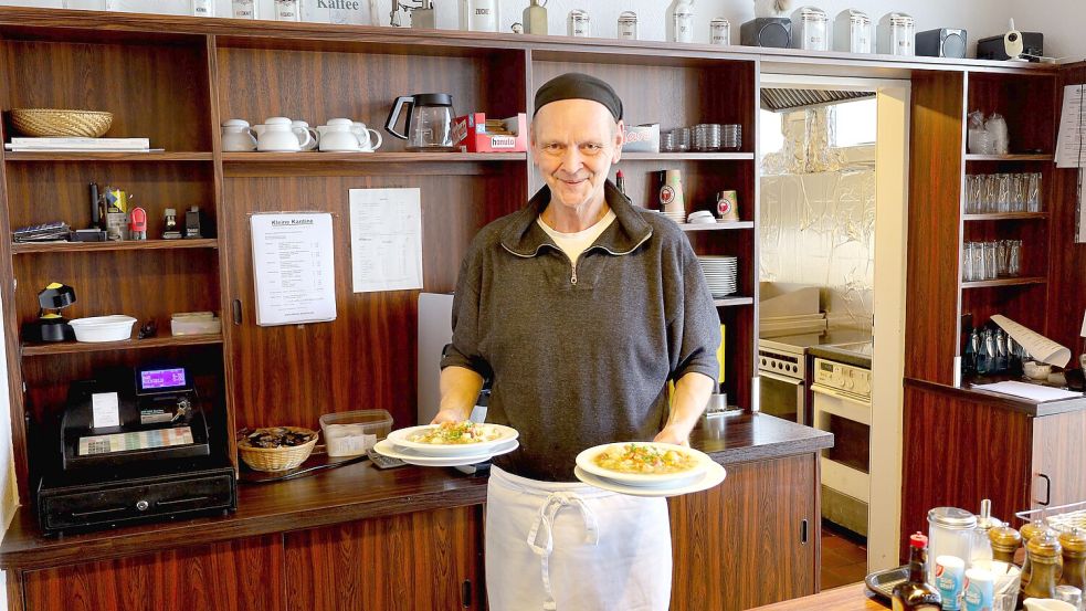 Graupensuppe und andere eingedeutsche Gerichte serviert Jochen Früsmer in der Kleinen Kantine im Fledder in Osnabrück. Foto: Thomas Wübker