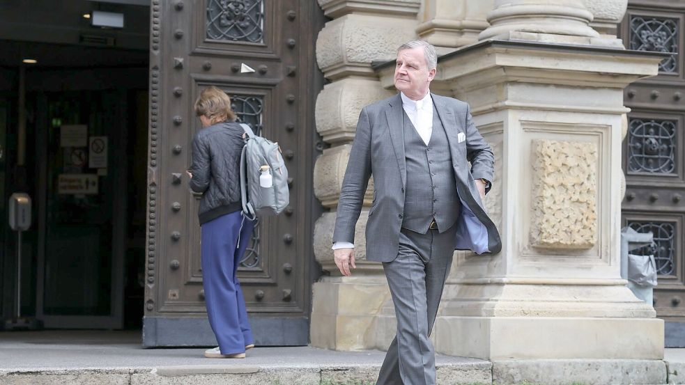 Der frühere Verteidiger von Christina Block, Otmar Kury, ist in dem Prozess um Kindesentführung als Zeuge geladen. (Archivbild) Foto: Christian Charisius
