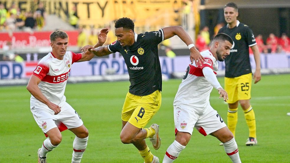 Dortmund und Stuttgart boten ein hart umkämpftes, aber wenig hochklassiges Topspiel. Foto: Jan-Philipp Strobel/dpa