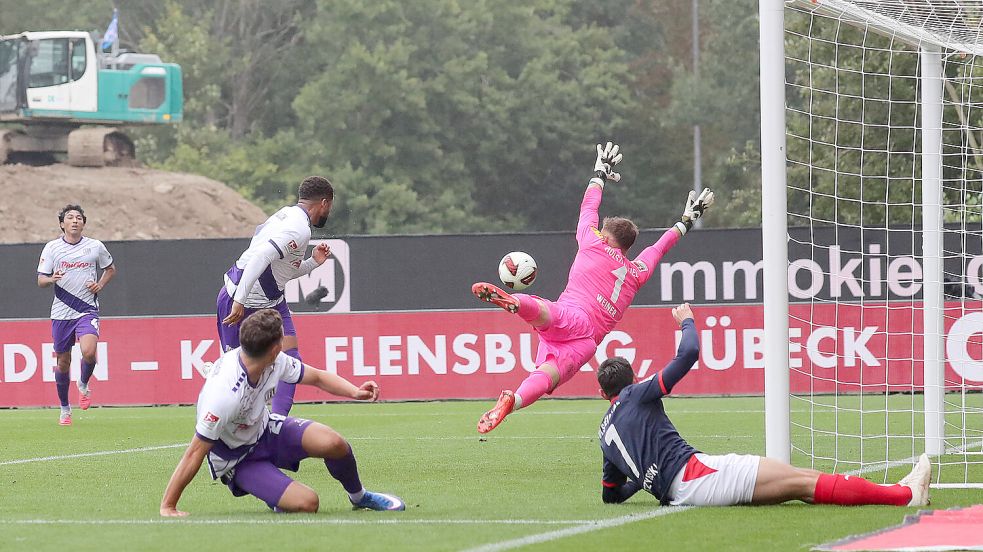 Gute Chance für den VfL Osnabrück: Daniel Kofi Kyereh scheitert mit einem Kopfball aus nächster Nähe. Foto: IMAGO/ Susanne Huebner /Fotoagentur Hu